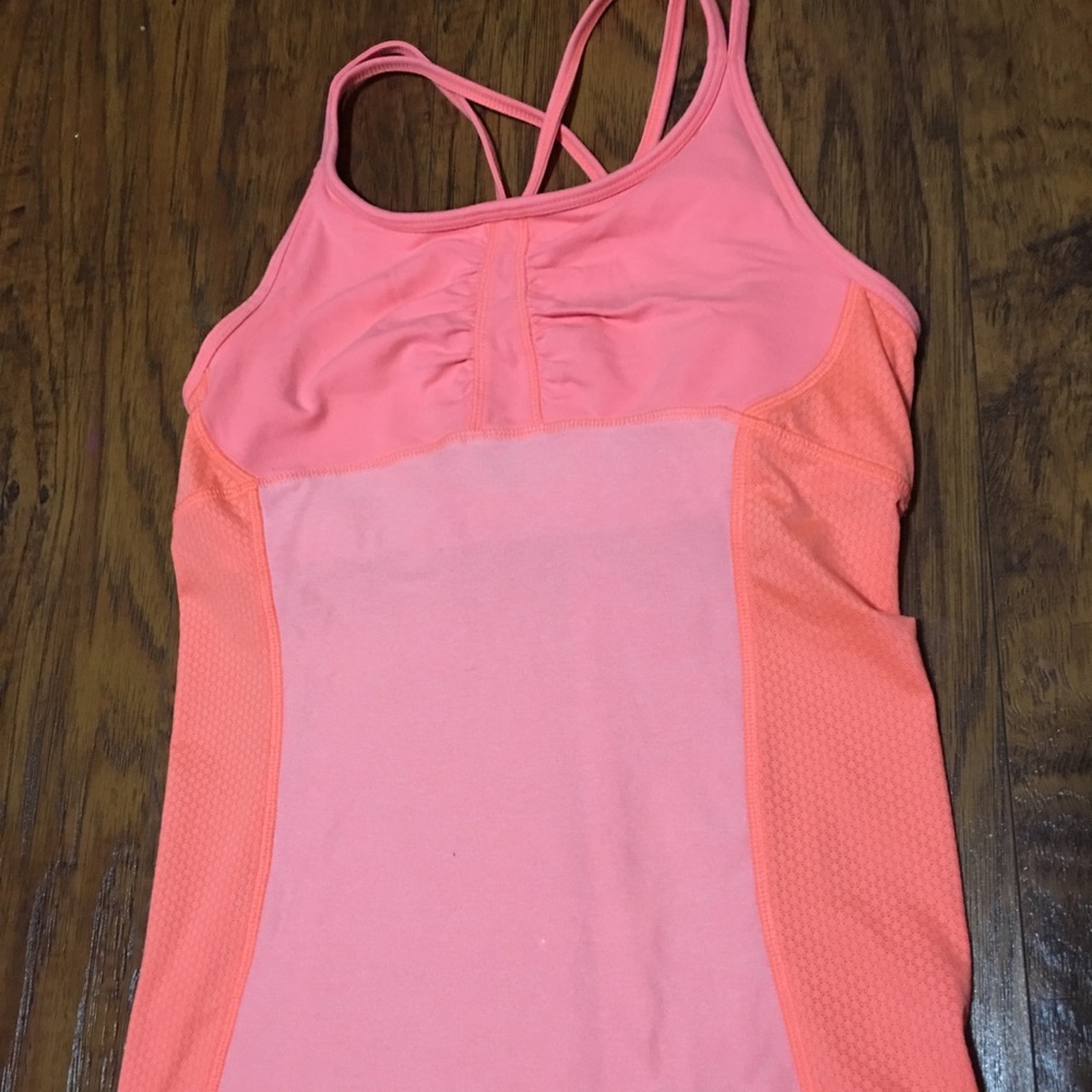 Like new sport top beautiful fresh color